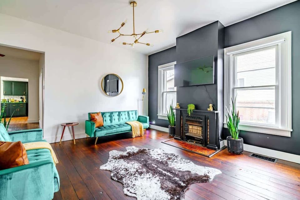 We've got all the streaming apps you crave, so you can binge-watch your favorites anytime! 