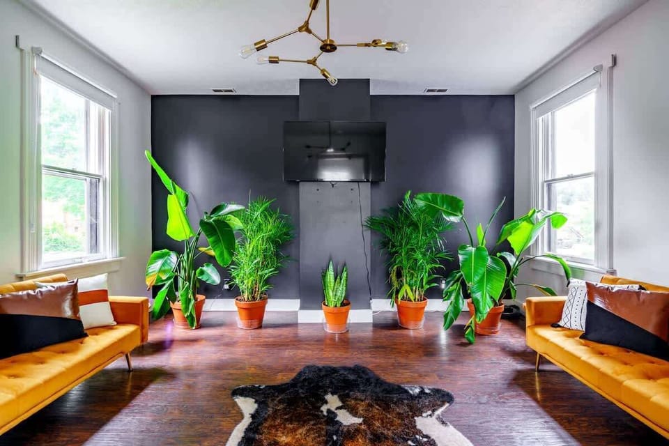 Ultimate convenience of our Ohio Chillicothe Family-Friendly Rentals, nestled in a prime location close to all the action. Easy access to everything, from restaurants to attractions, your event will be at the heart of the excitement