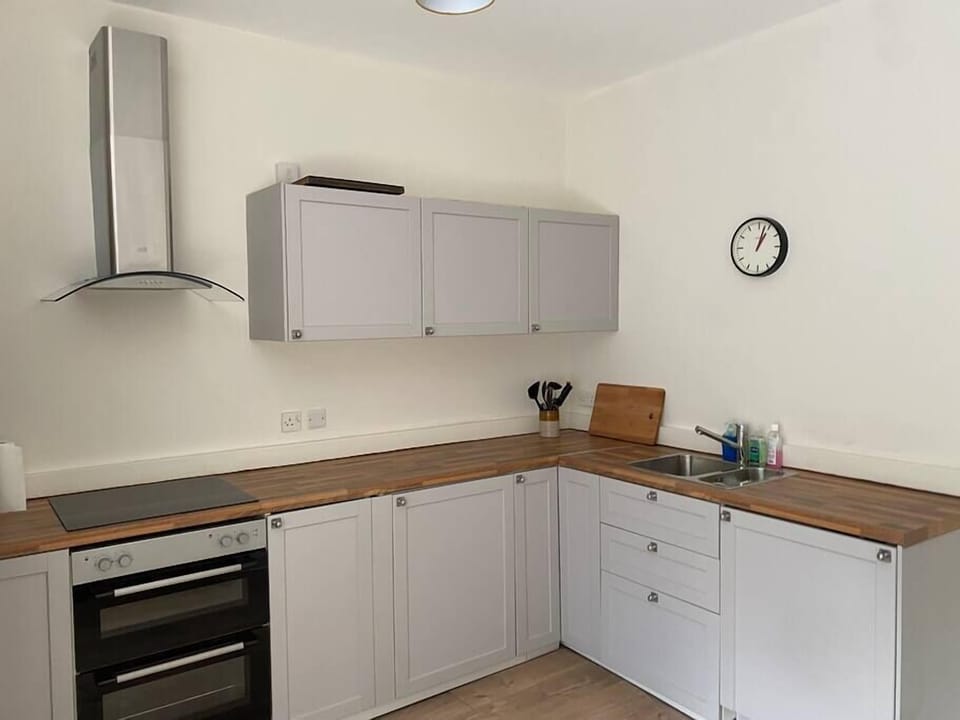 Newly installed kitchen with fridge/freezer, dishwasher, washing machine, oven and microwave. (2)