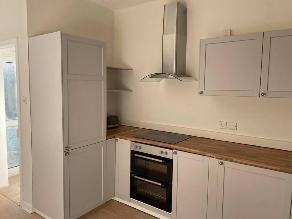 Newly installed kitchen with fridge/freezer, dishwasher, washing machine, oven and microwave. (1)