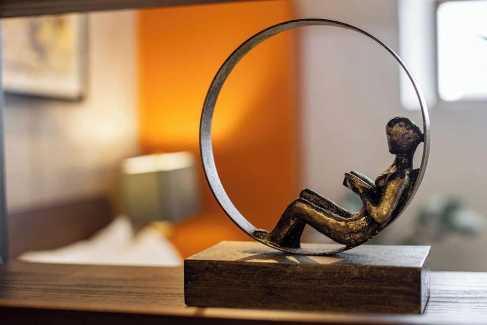 Hand picked decor by the AcoModo Design team 