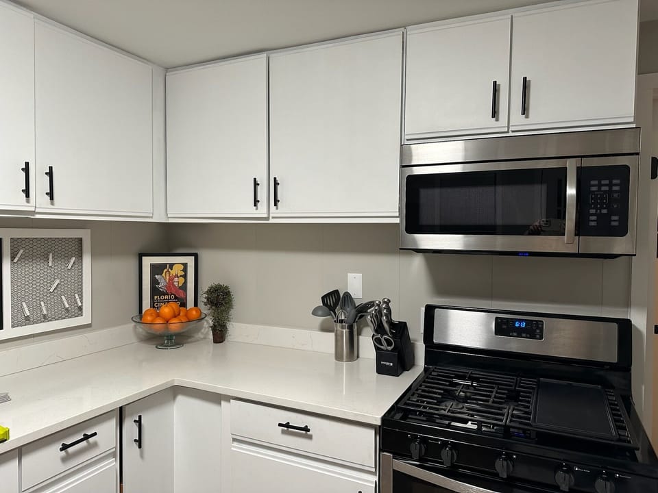 Nice spacious kitchen, with all the amenities needed at your fingertips 