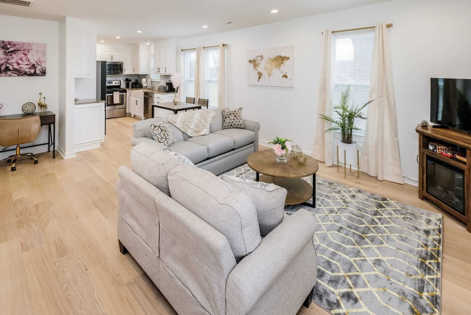 Plenty of space for your
group. Gather for
movies, games, or
conversation in the
open living area.
