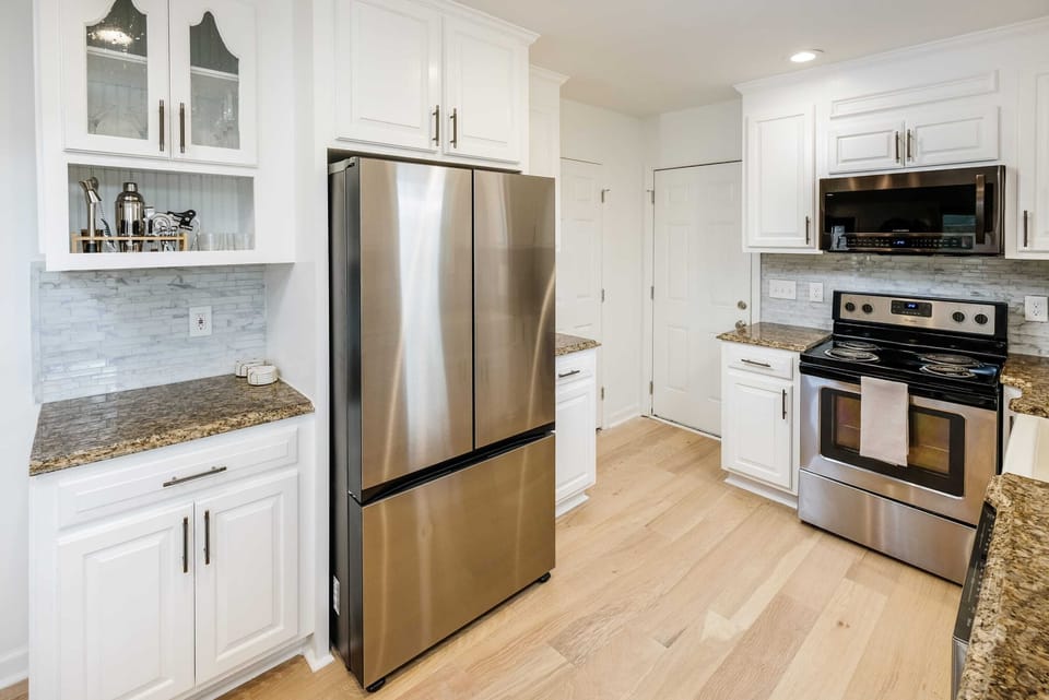 Modern appliances, cookware, barware and coffee included! 