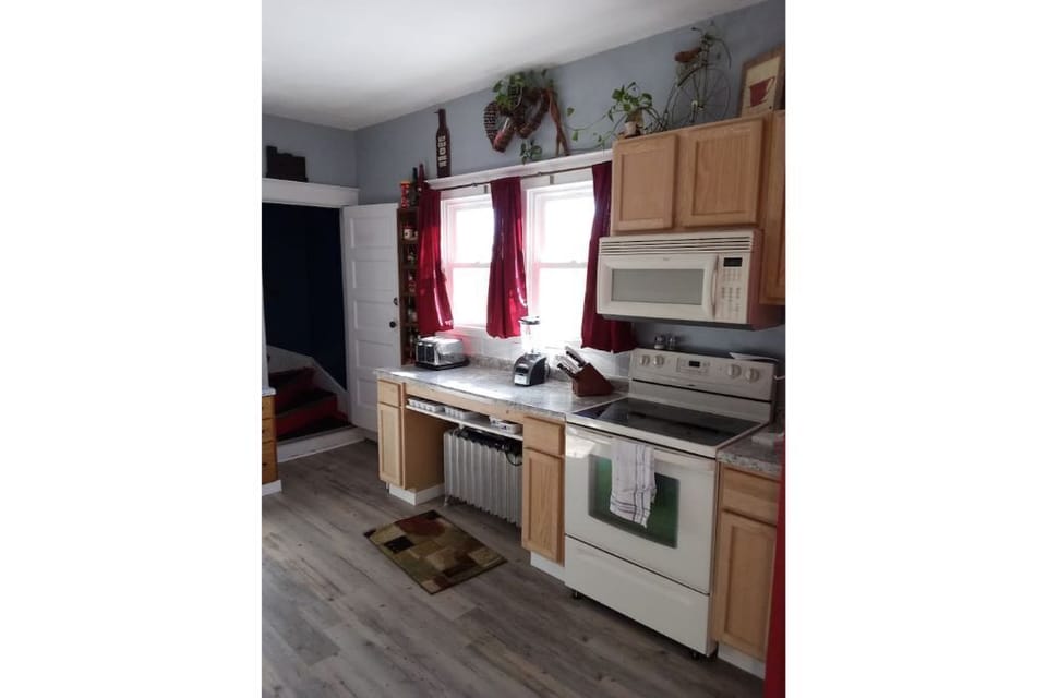 Full kitchen with all the amenities for easy cooking, eating and cleaning.