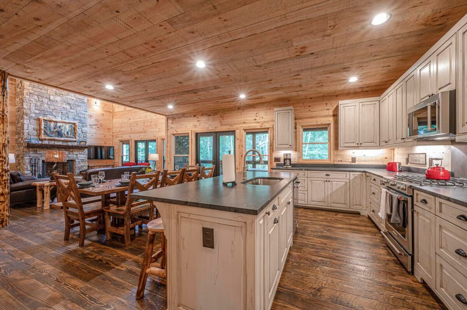The kitchen, dining, & family room is setup for relaxing or preparing