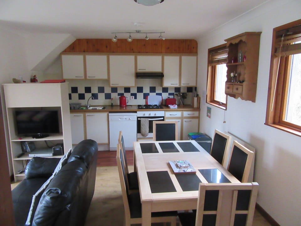Dining room/ kitchen