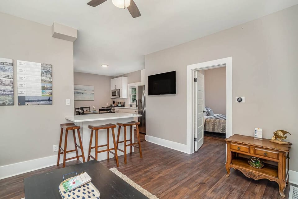 Downstairs unit living area. Note: The futon has been replaced with a more comfortable/larger, queen sleeper sofa(sleeps up to 2).