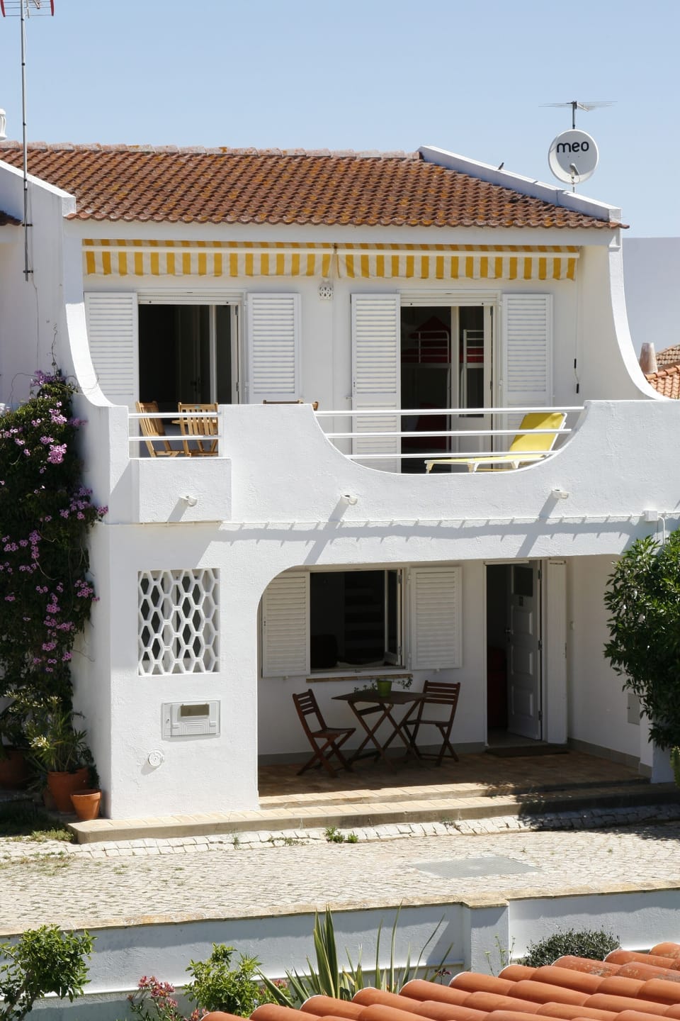 A beautiful renovated house with 2 floors!