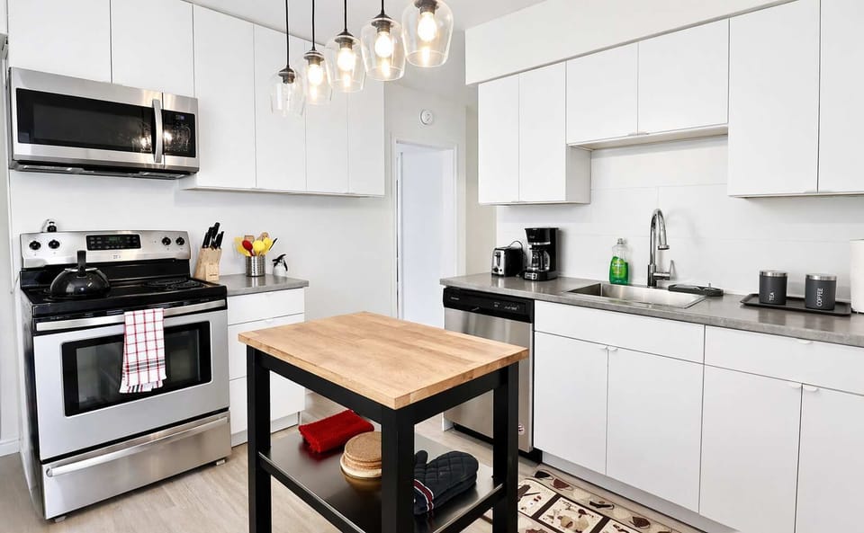 Modern and well-equipped kitchen with essential appliances for a convenient stay.
