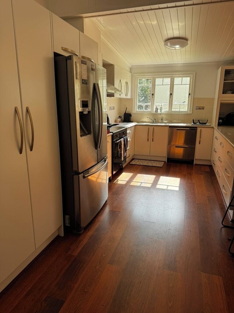 Well equipped modern kitchen with everything you need
