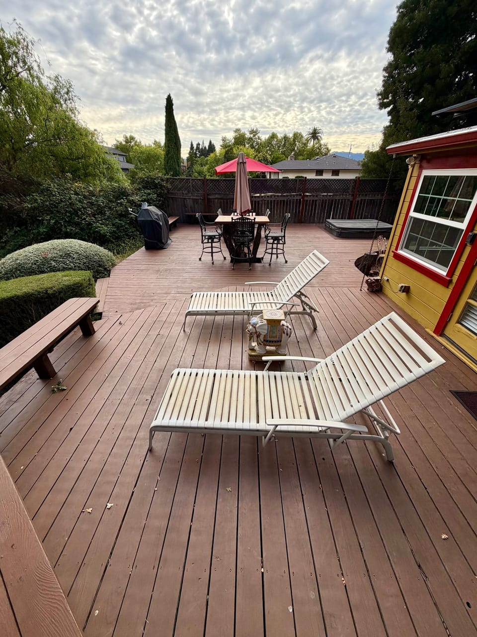 Outdoor dining