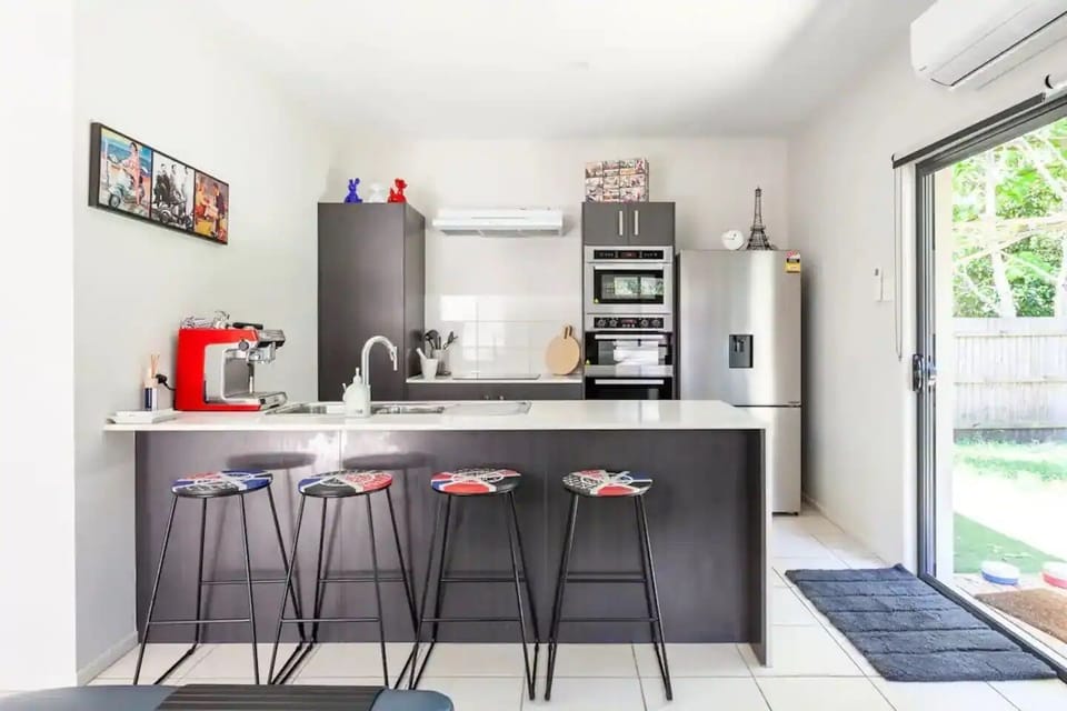 Enjoy the breakfast nook, eat outside in fine weather, or visit nearby cafes