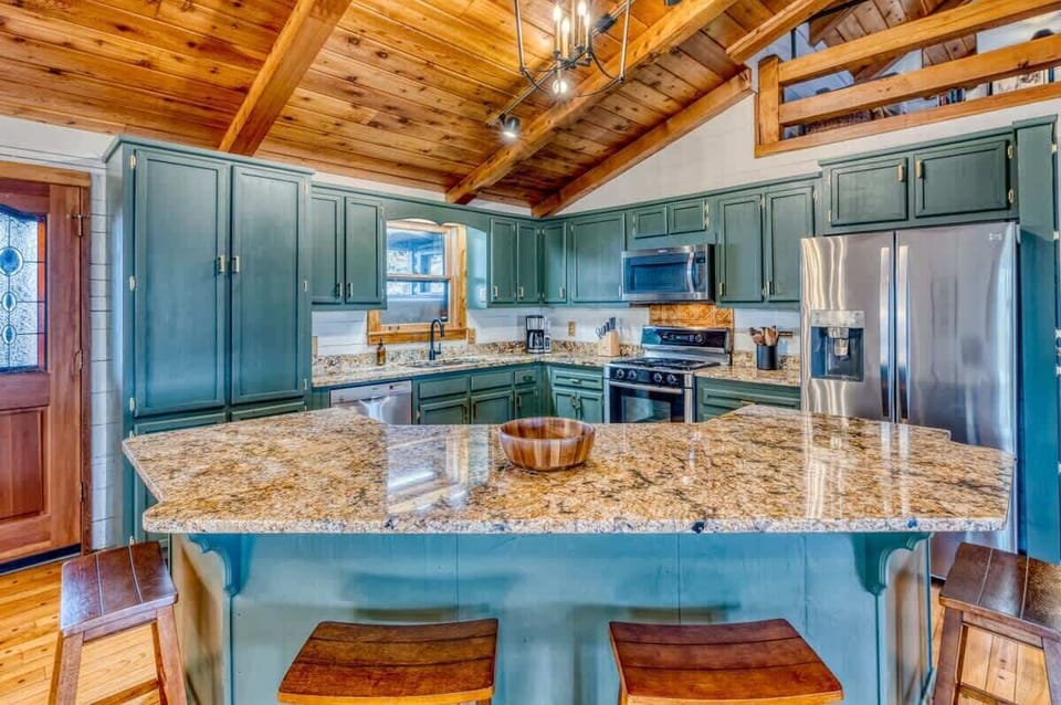 299eaglesnestmtnrd-431_AuroraHDR-edit