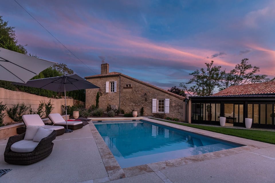 Private pool 9mx5m (depth 1.30 to 1.60m) with low depth deck for litle ones. 