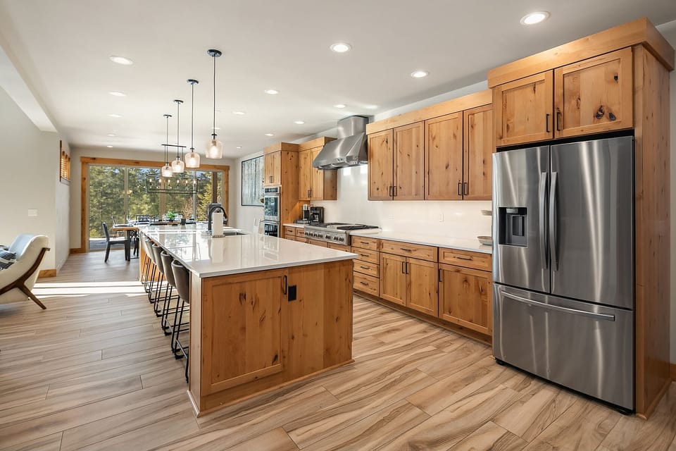 Crooked Pine: - Fully stocked chef's kitchen.