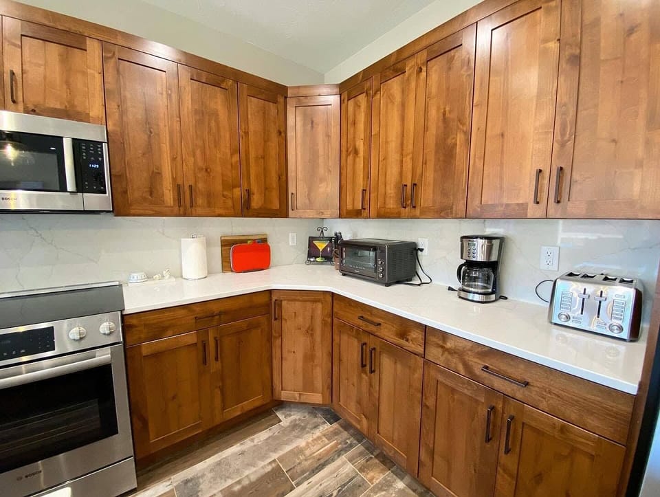 Start your day off right with a great breakfast! There’s a toaster oven, regular toaster, coffee maker and more.