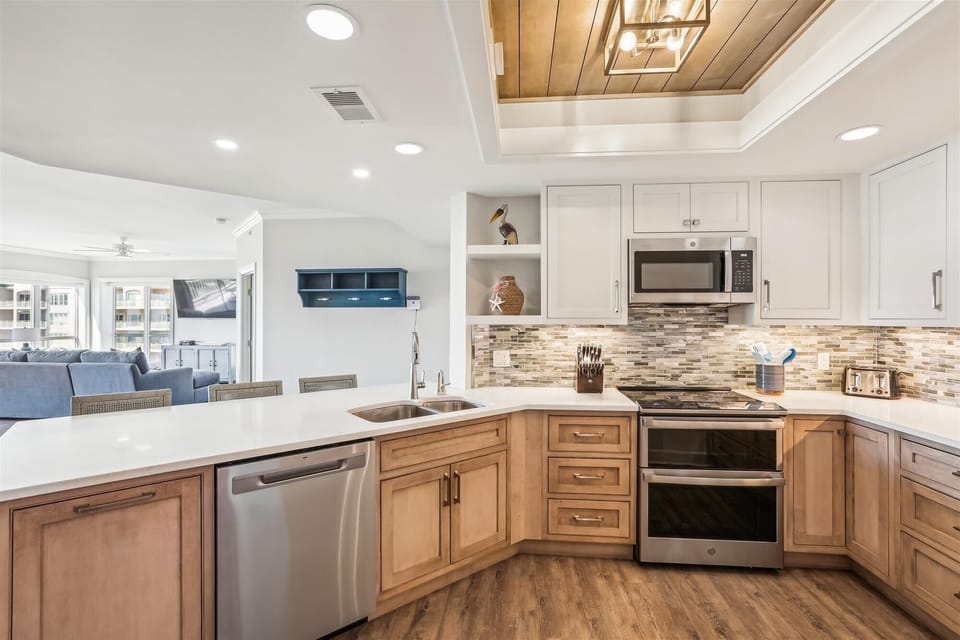 Kitchen with Stainless Steel Appliances at 4409 Windsor Court North