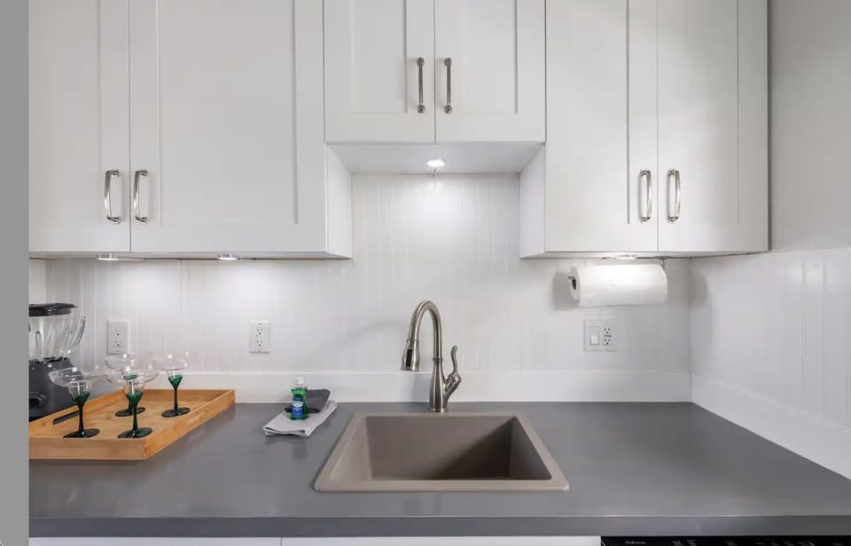 Newly (December 2022) renovated kitchen is well stocked.
