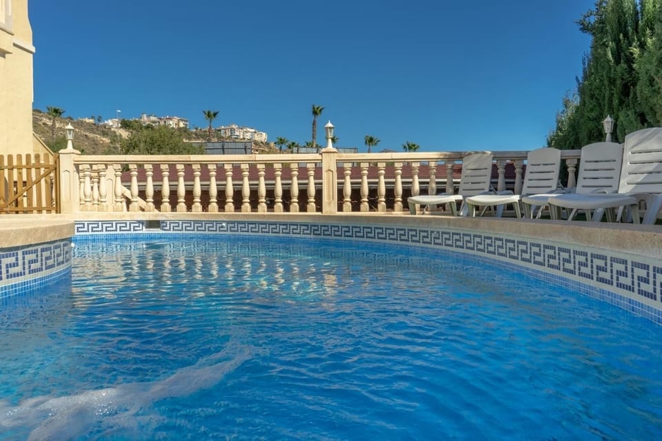 Five star luxury villa, five bedrooms and 12m private pool and tropical gardens