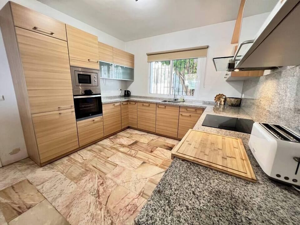 Fully equipped kitchen