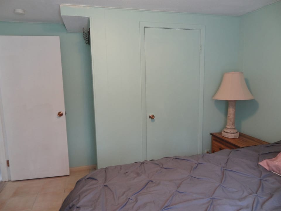 Bedroom with Queen bed