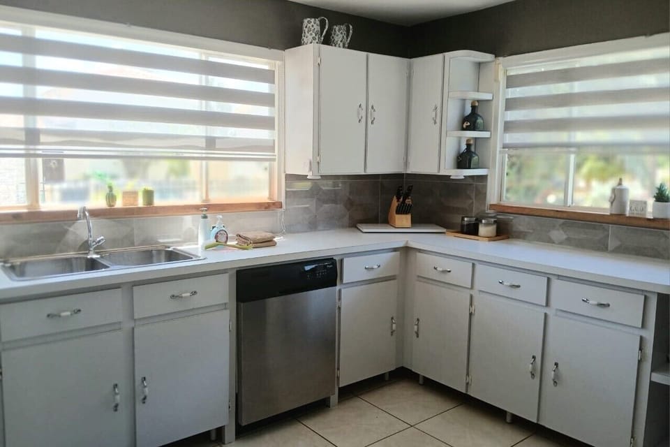 Dish washer present