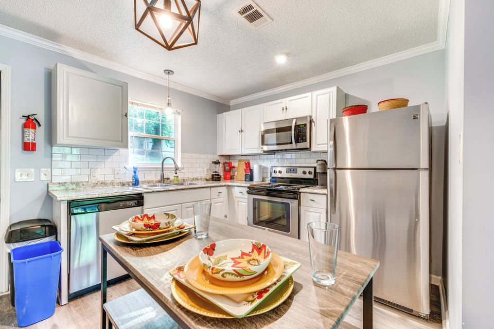 Kitchen | Cooking Basics | Coffee Maker | Paper Towels/Trash Bags Provided