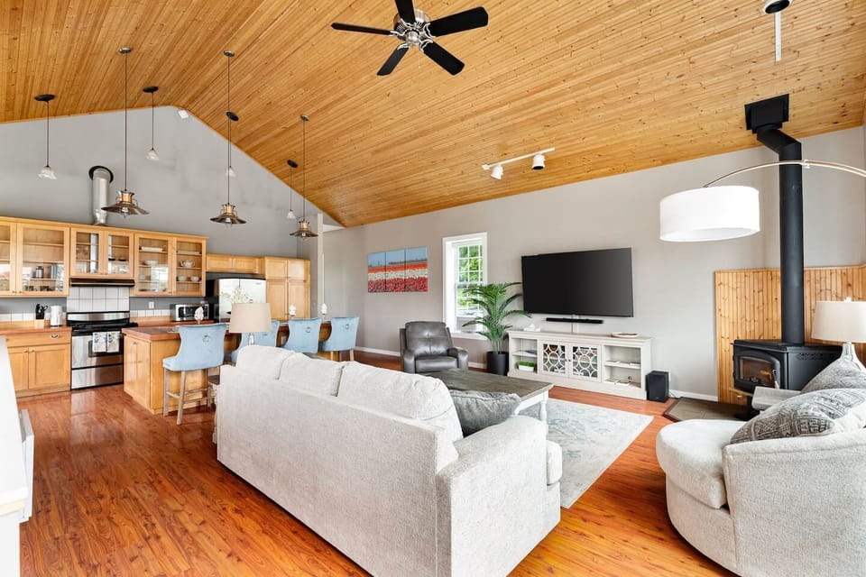Large great room with open kitchen and living areas, 24 ft tall vaulted ceilings