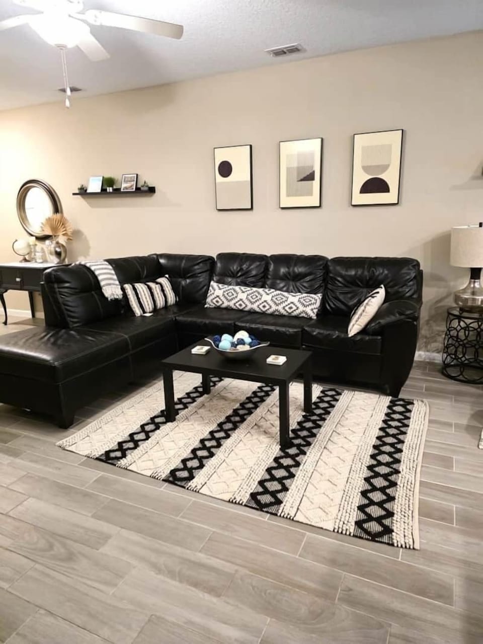 Relaxing, spacious Comfortable seating area, large enough for entertaining family, friends or work g