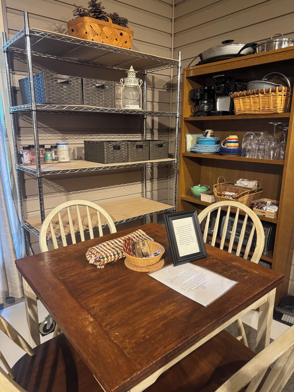 Kitchen and dining room area separate organizes the space.