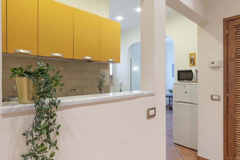 Cabinetry, Property, Plant, Interior Design, Building, Floor, Flooring, Wood, Drawer