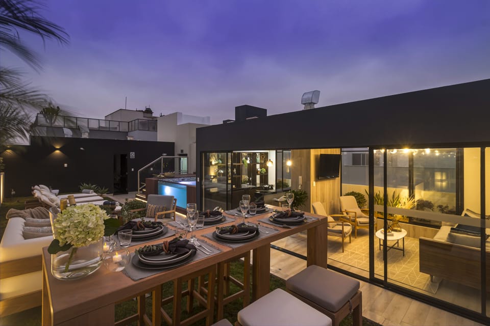Outdoor dining