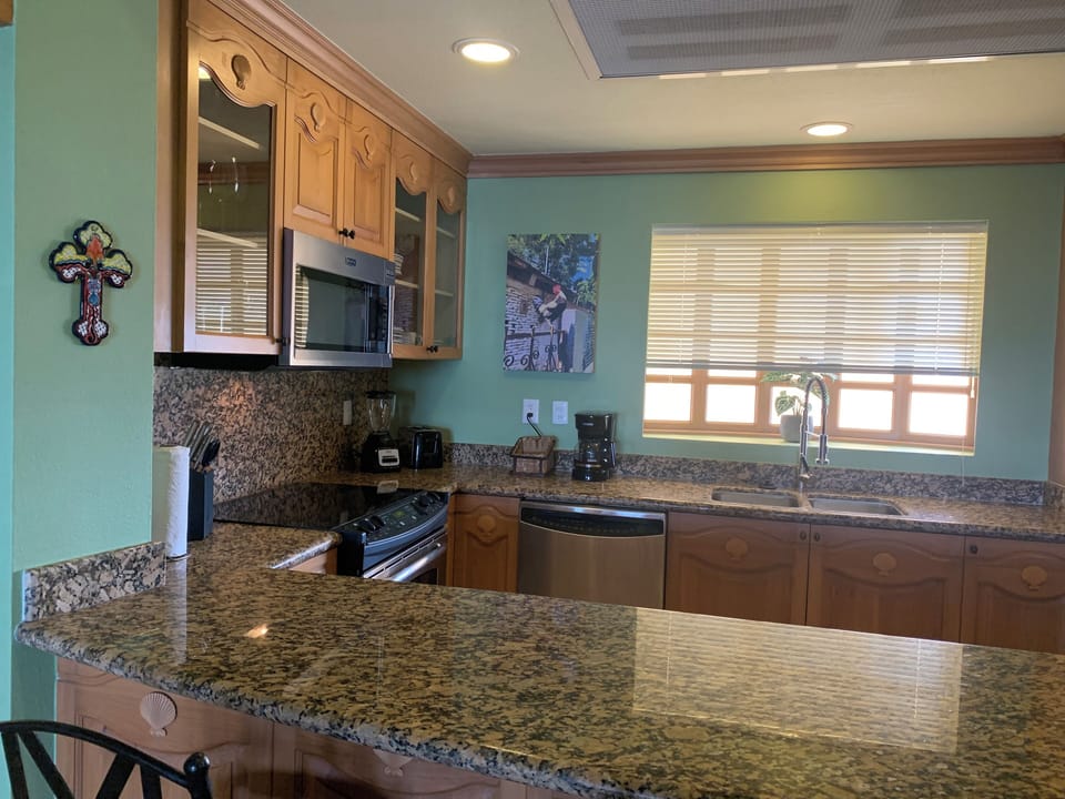 Kitchen is ready to whip up breakfast, lunch or dinner....