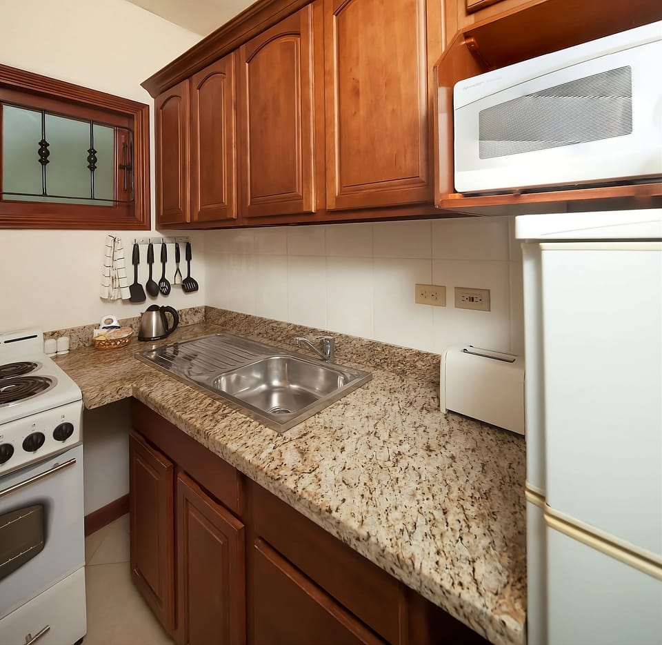 Mini-fridge, coffee/tea maker