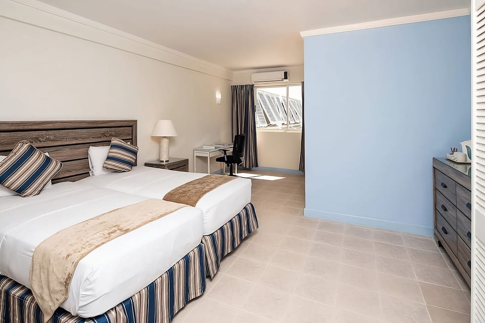 Unit with 2 single beds.  Exact unit will be assigned upon arrival. Views, colors and decor may vary.