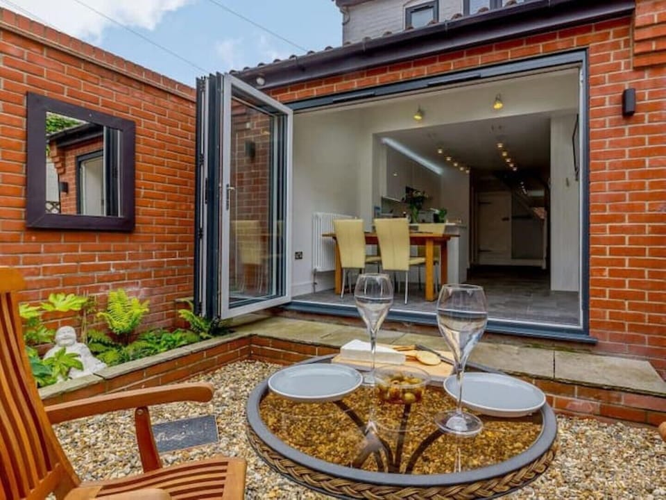 Enclosed courtyard