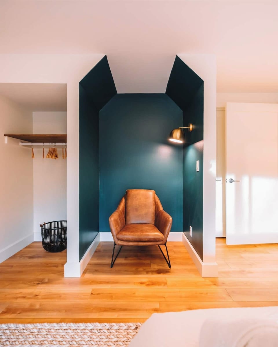 Bedroom 4 - bonus sitting area 