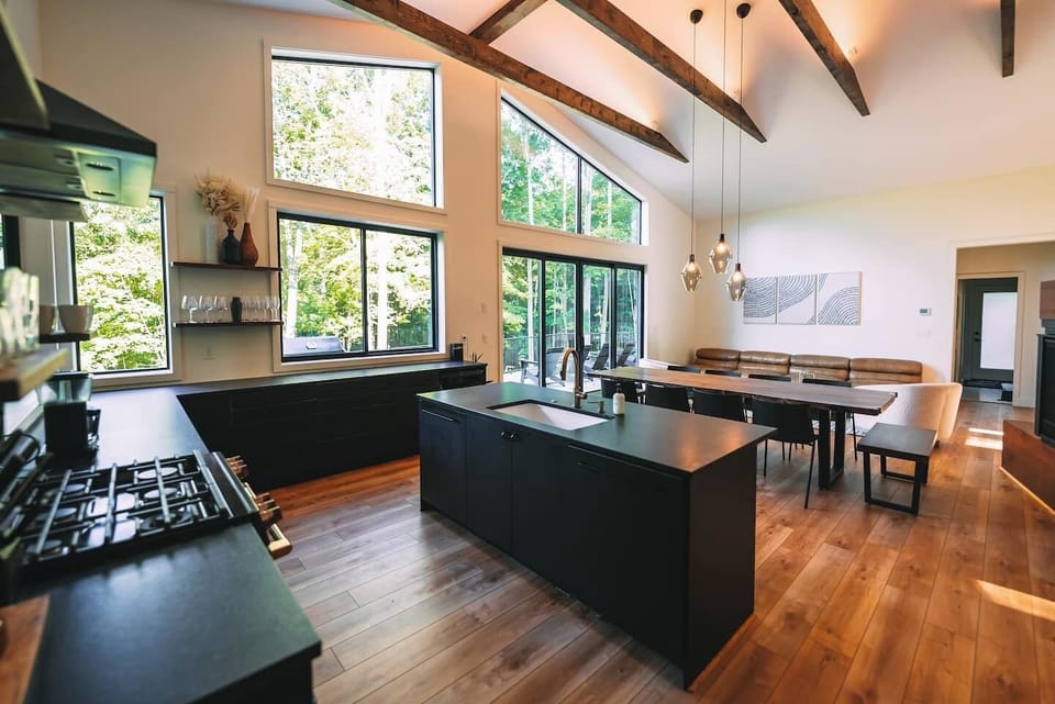 Main area with kitchen, dining area and living space. 