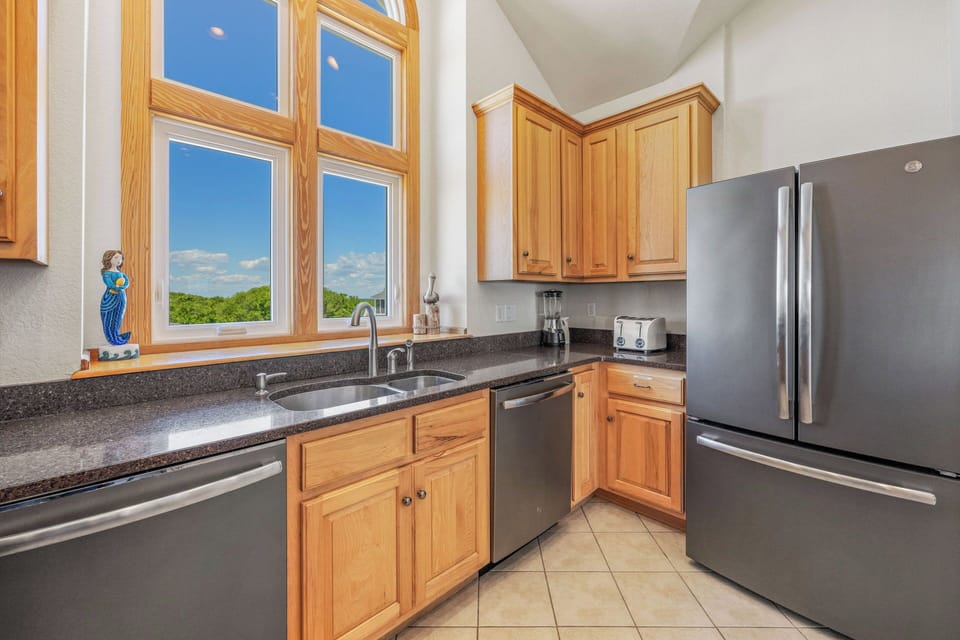 Surf or Sound Realty - 1101 - 12 Cs - Kitchen -2