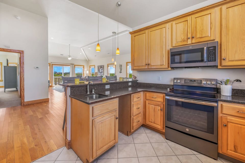 Surf or Sound Realty - 1101 - 12 Cs - Kitchen -3