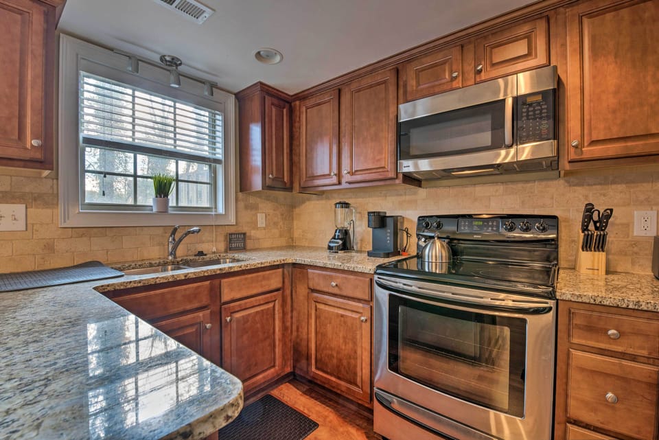 Kitchen | Blender | Keurig Coffee Maker | Stove/Oven | Microwave | Dishwasher