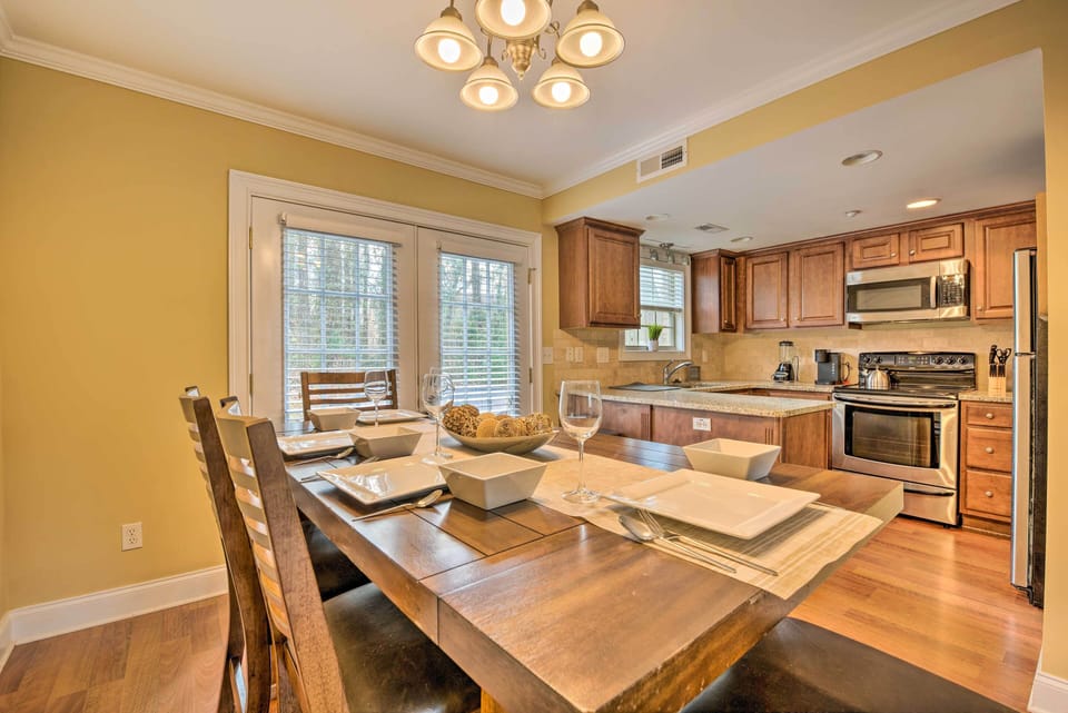 Open Living Space | Near The Battery | Free WiFi | Central Air Conditioning