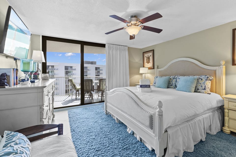 23-Mainsail-272-Primary-Bedroom