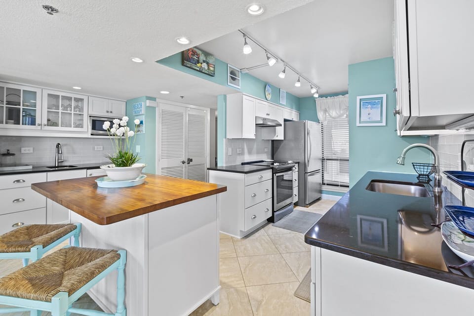23-Mainsail-272-Kitchen