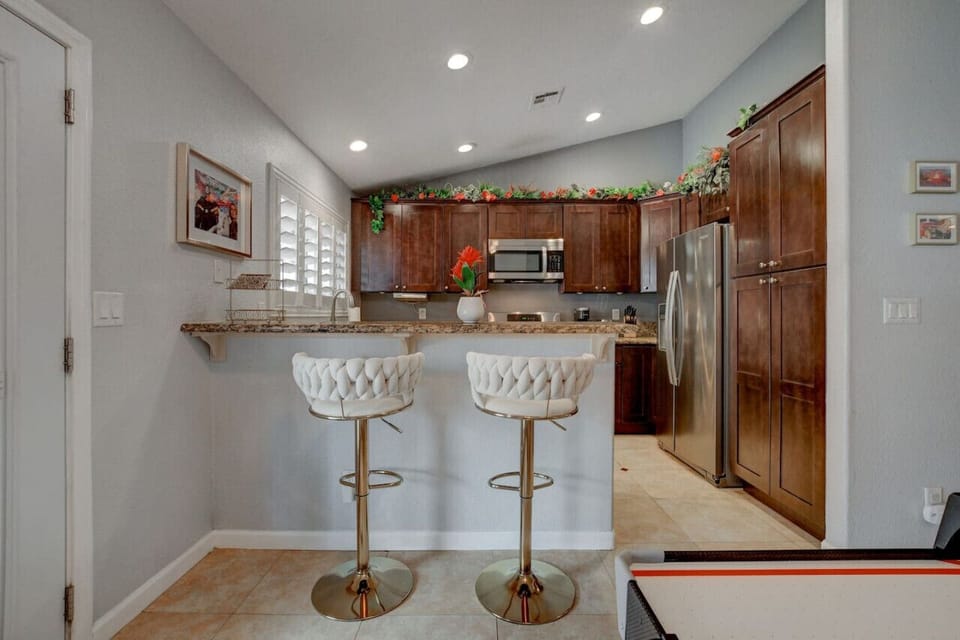 Socialize and cook in our amazing kitchen. Enjoy the Siegfried and Roy memorabilia from The Mirage Hotel. The golden barstools are adjustable in height and extra comfy. Take in The Mirage theme while in the kitchen!