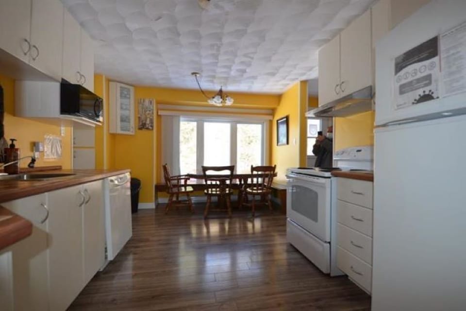 Upstairs Kitchen & Dinning Area, Fridge, Dishwasher & all of the essentials. 