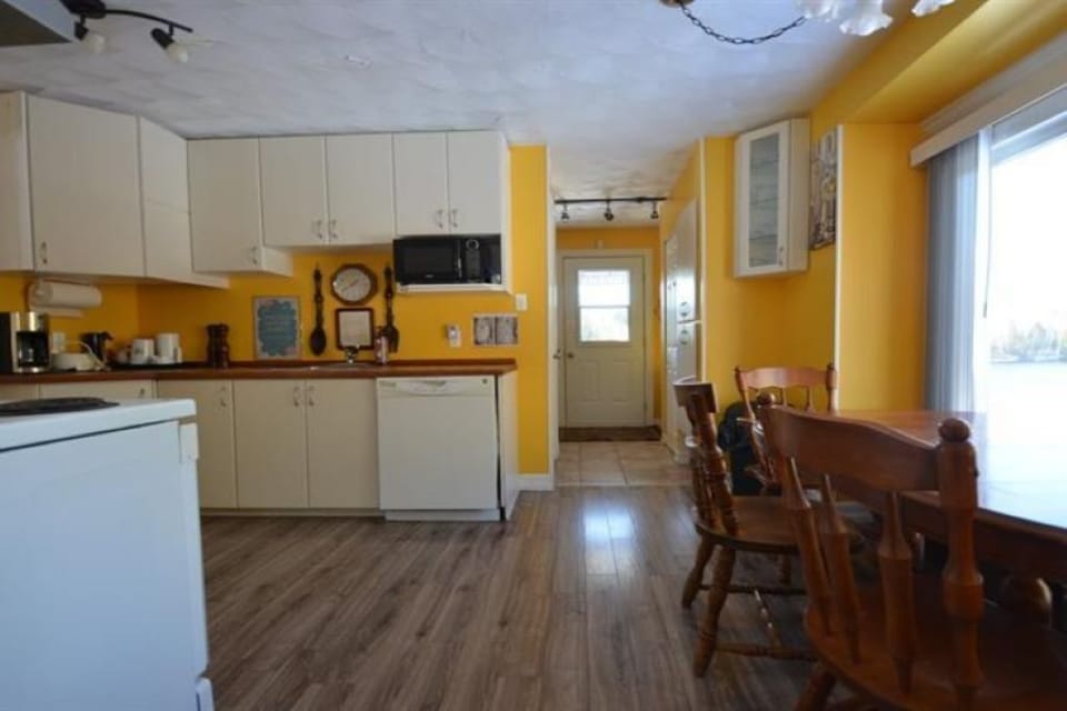Upstairs Kitchen & Dinning Area, Fridge, Dishwasher & all of the essentials. 