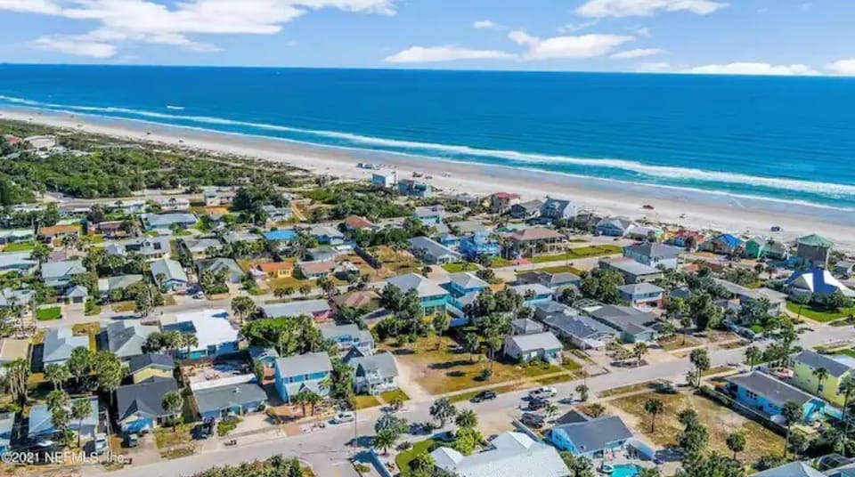 You'll be walking distance to the beach! (1/2 block, sidewalk the entire way)