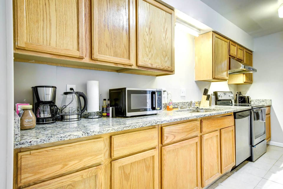 Kitchen | Cooking Basics | Coffee Maker | Paper Towels/Trash Bags Provided